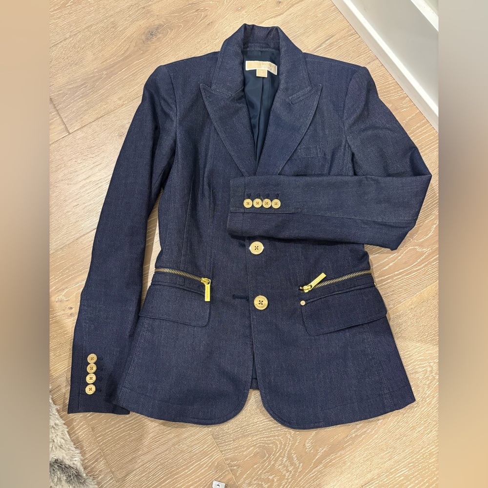 Stunning Michaels Kors denim blazer
Brand new condition